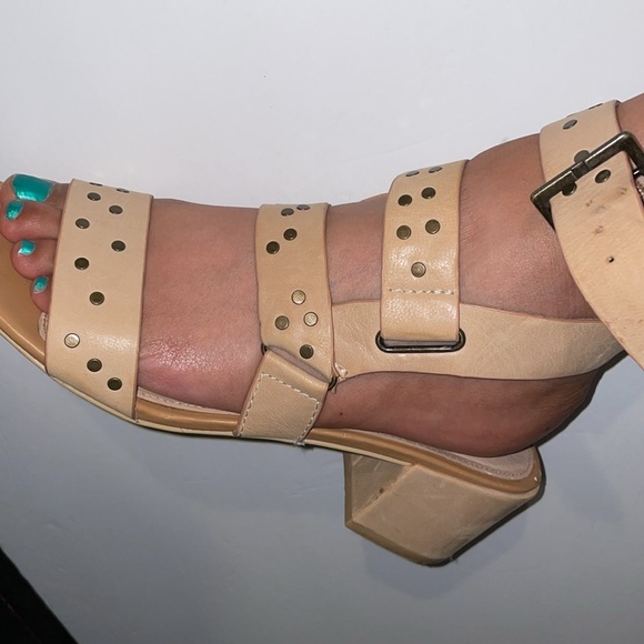 Kelsi Dagger you will love this sandal it’s perfect for that summer dress - Picture 3 of 7